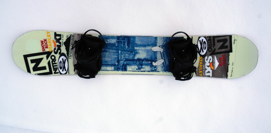Photo of a snowboard
