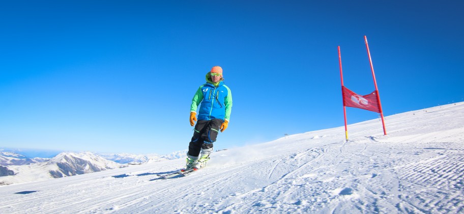 giant slalom skier