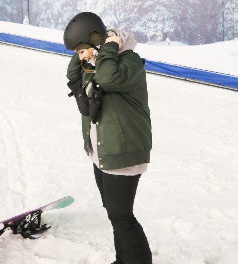 Snowboarder putting hood up in an indoor slope near London