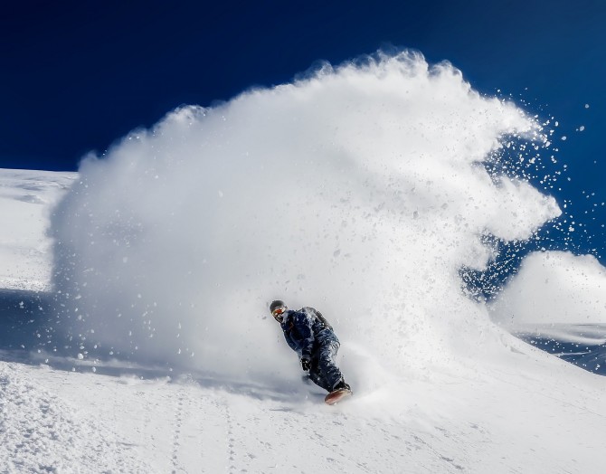 Snowboard waxing tips guide: How to wax a snowboard